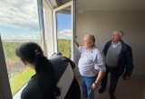 Новые квартиры для переселенцев из аварийного жилья в Нягани оценили местные депутаты. ФОТО