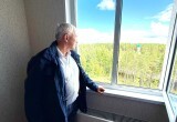 Новые квартиры для переселенцев из аварийного жилья в Нягани оценили местные депутаты. ФОТО