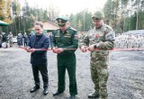 Герой России Рустам Сайфуллин открыл новое модульное сооружение на Учебно‑тренировочном полигоне в Нягани. ФОТО
