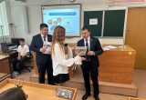 Депутат Евгений Данников вручил награды юным талантам Нижневартовска